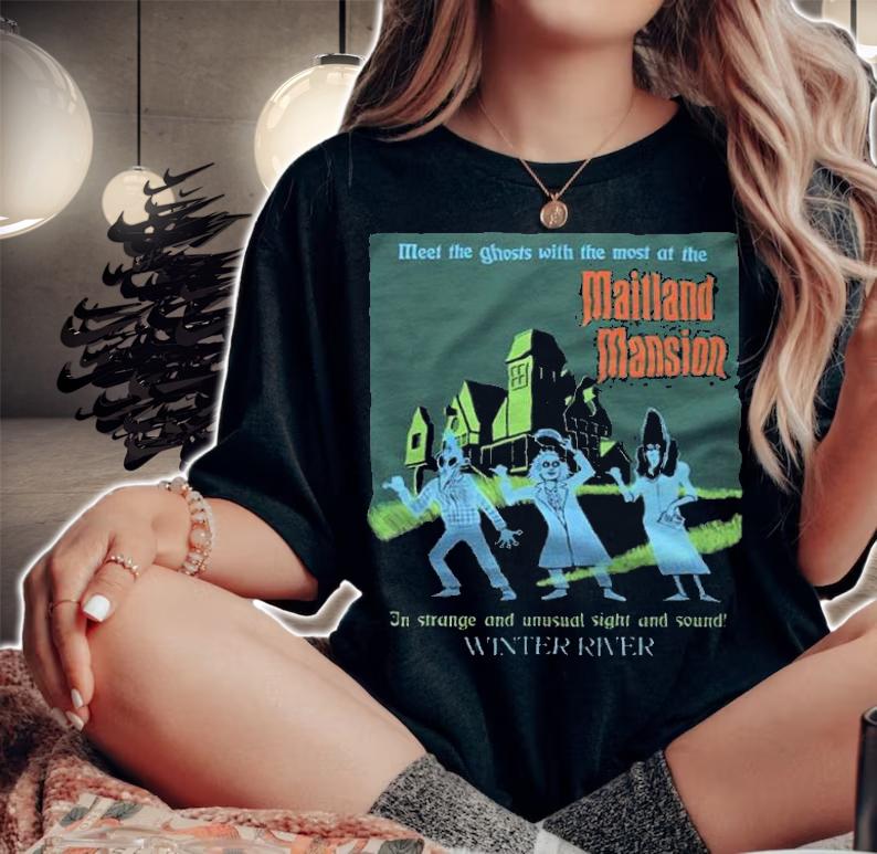 Meet the ghosts with the most a the Hitchhiking Beetlejuice shirt t-shirt woman shirt
