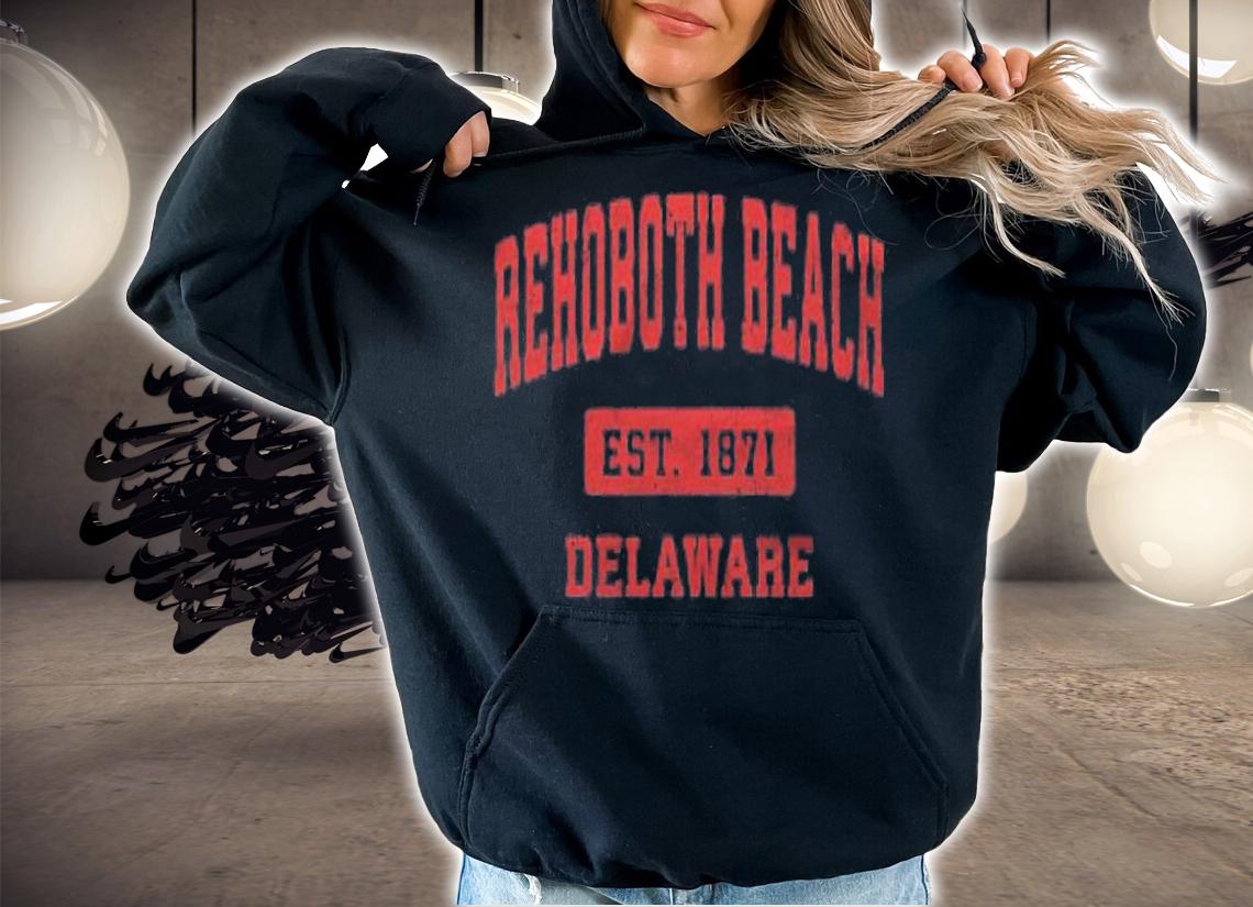 Rehoboth Beach Delaware De Vintage Sports Design Red Design Pullover Shirt t-shirt hoodie