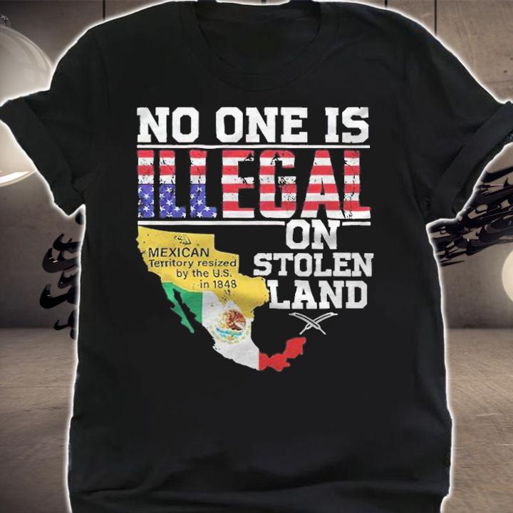 No one is illegal on stolen land Mexican Territory resized by the U.s in 1848 T-shirt