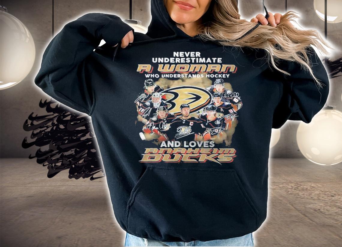 Never Underestimate A Woman Who Understands Hockey And Loves Anaheim Ducks Shirt